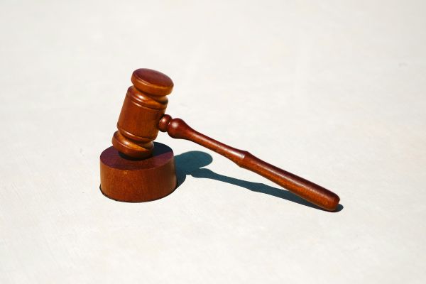 Les défis du droit : enjeux et implications en détail